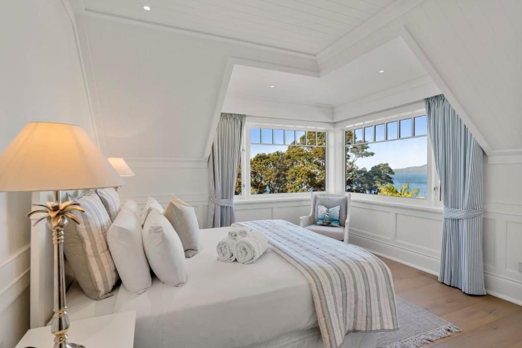 Holiday home Hampton On View Luxury Clifftop In Campbells Bay *