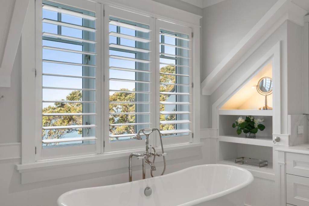 Holiday home Hampton On View Luxury Clifftop In Campbells Bay *