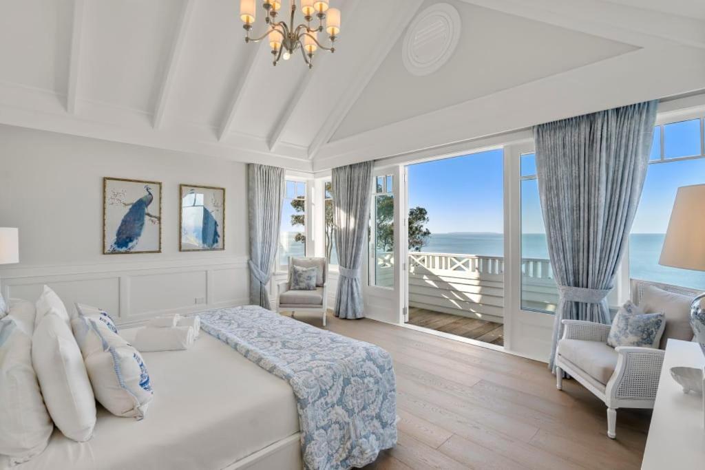 Holiday home Hampton On View Luxury Clifftop In Campbells Bay Auckland
