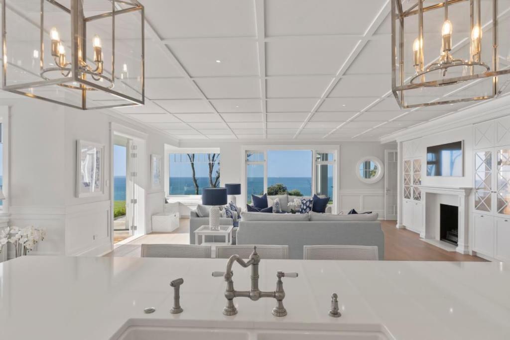 Holiday home Hampton On View Luxury Clifftop In Campbells Bay *