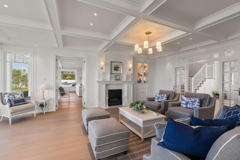 Hampton On View Luxury Clifftop In Campbells Bay Auckland