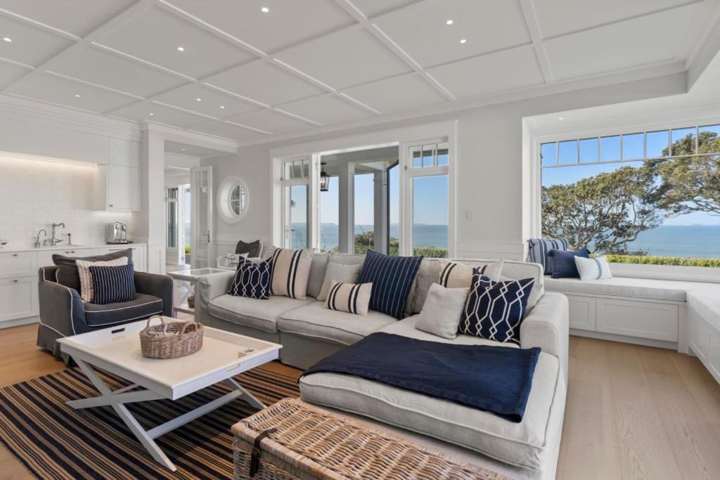 Holiday home Hampton On View Luxury Clifftop In Campbells Bay Auckland
