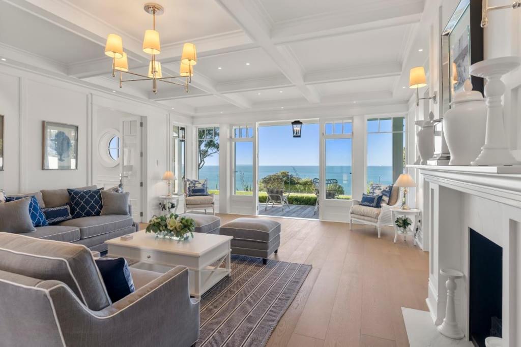 Hampton On View Luxury Clifftop In Campbells Bay Auckland