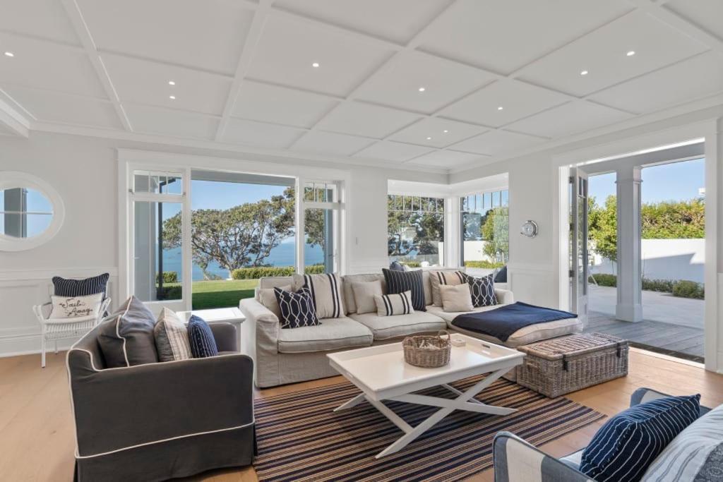Holiday home Hampton On View Luxury Clifftop In Campbells Bay Auckland