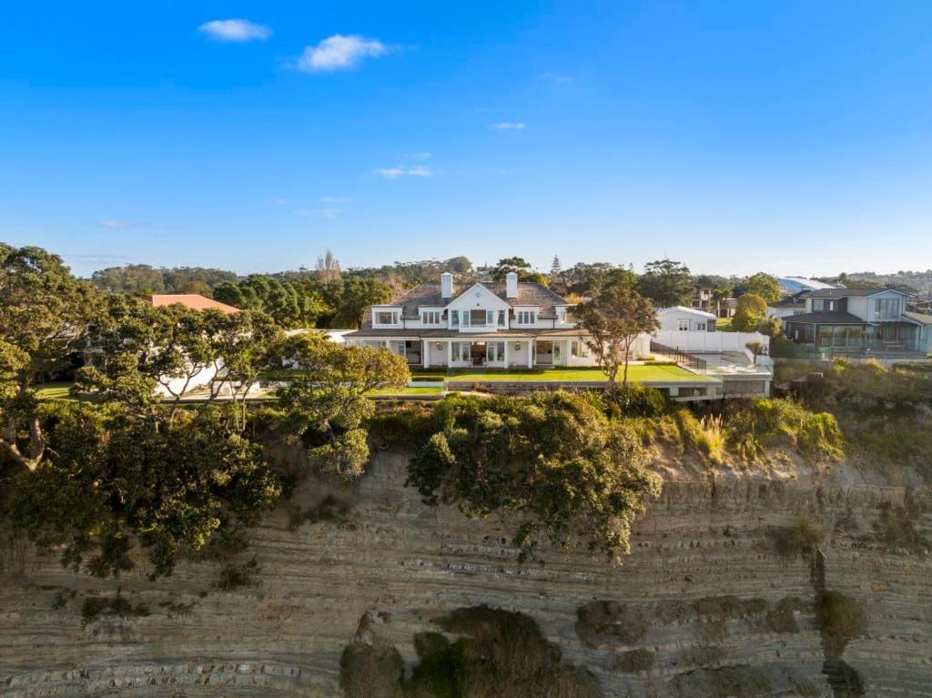 Holiday home Hampton On View Luxury Clifftop In Campbells Bay