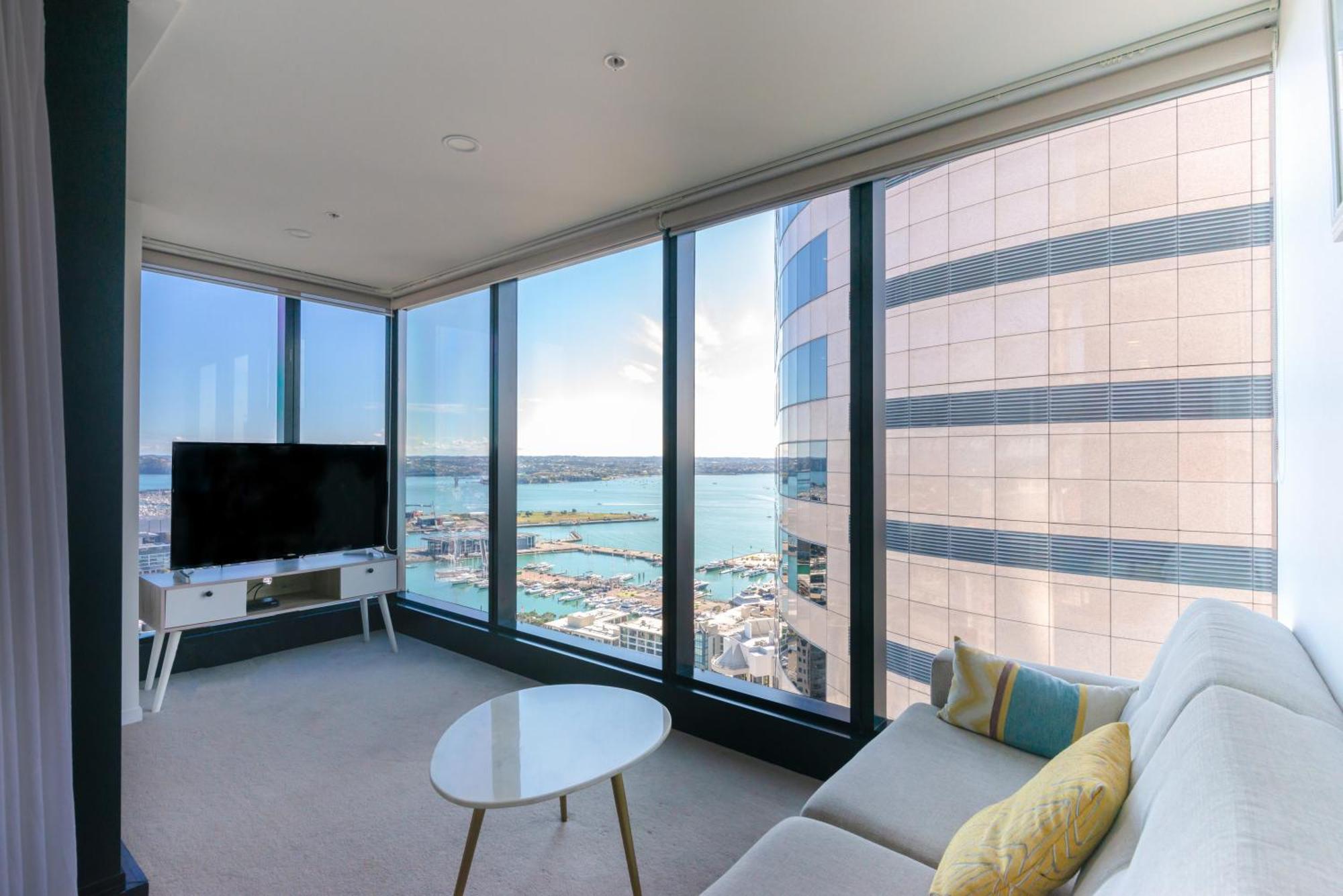 Magnificent Harbour View Skytower View In Cbd Apartment Auckland