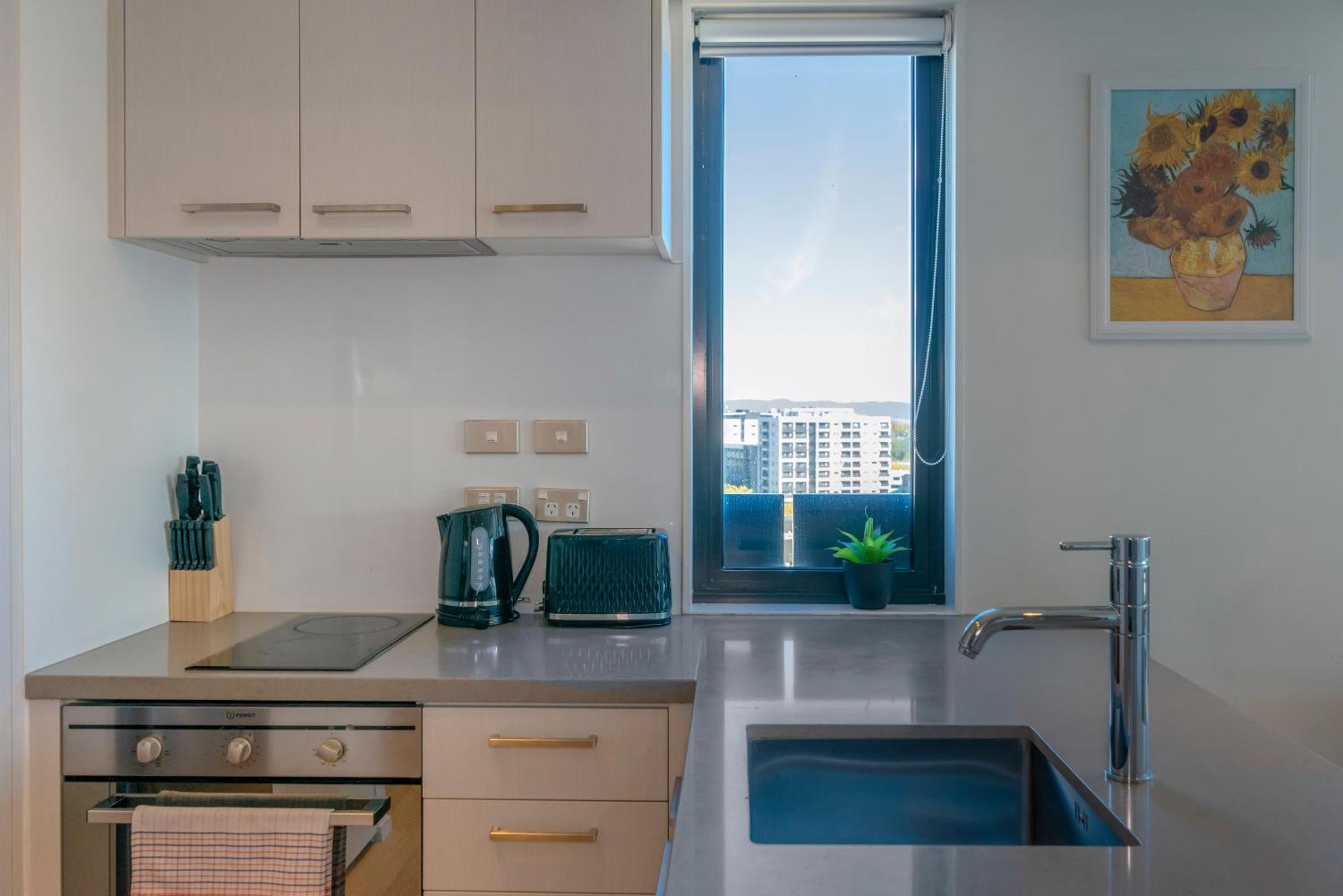 Apartment With Brilliant Views In Cbd *