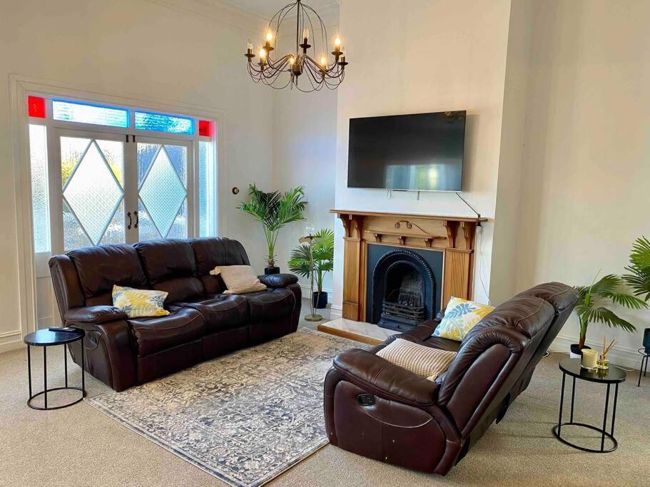 Grand Studio In Location Villa
