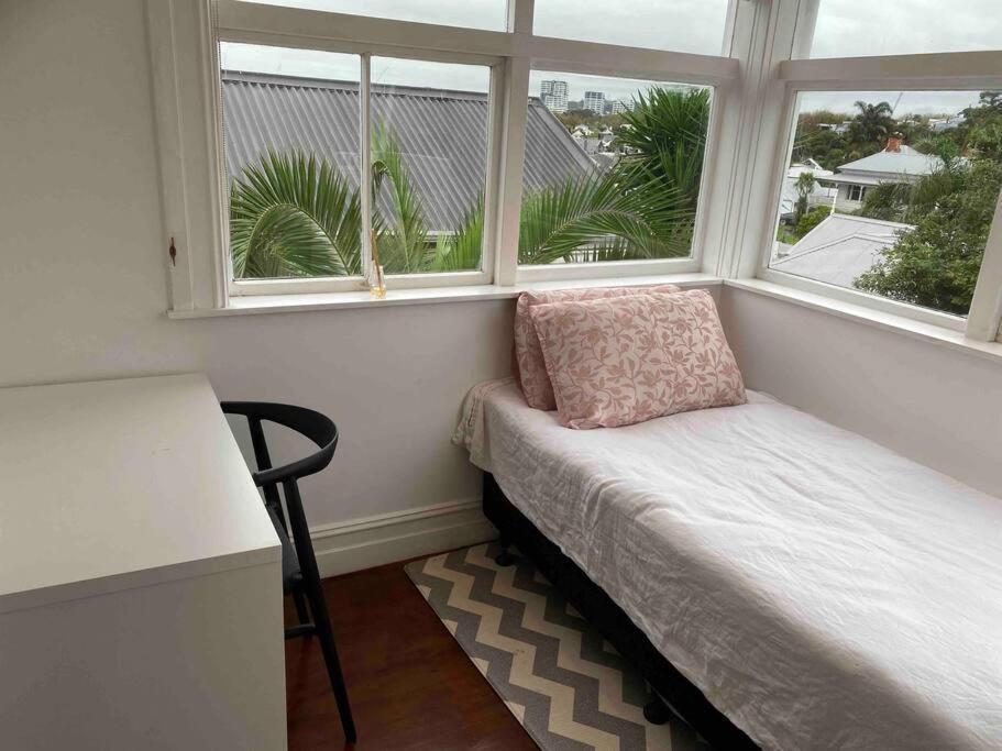 Villa Grand Studio In Location Auckland