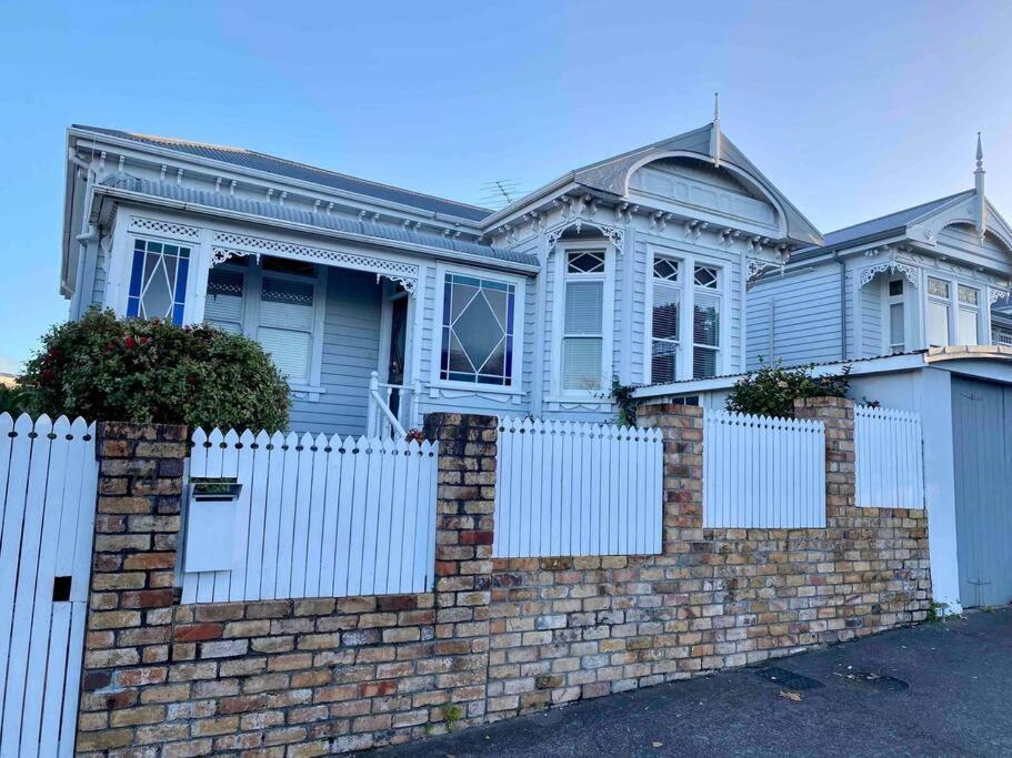 Grand Studio In Location * Auckland