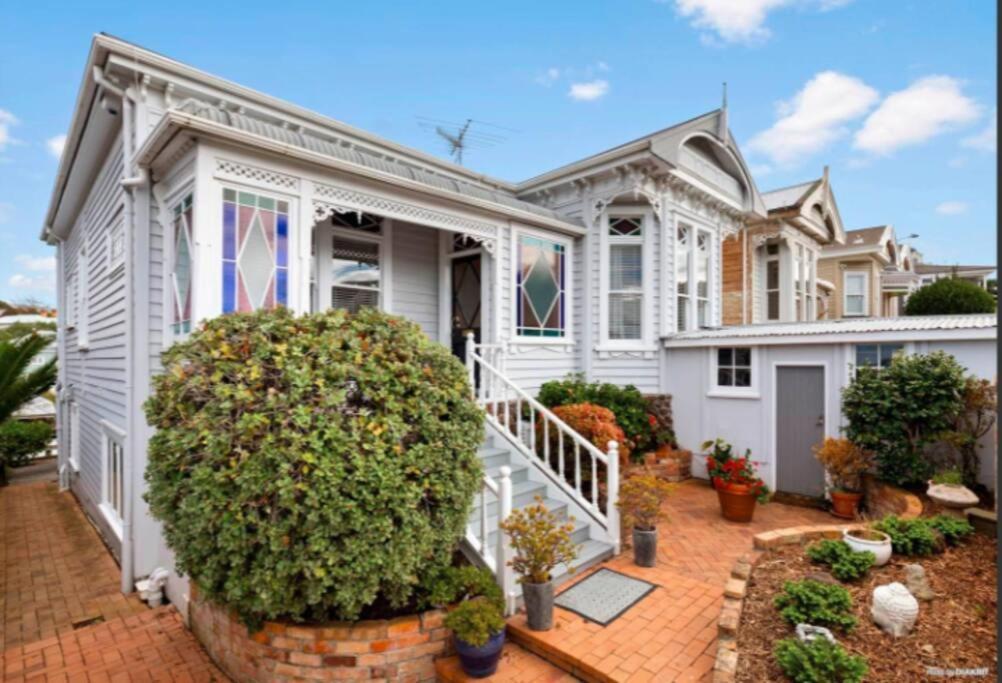 Grand Studio In Location * Auckland