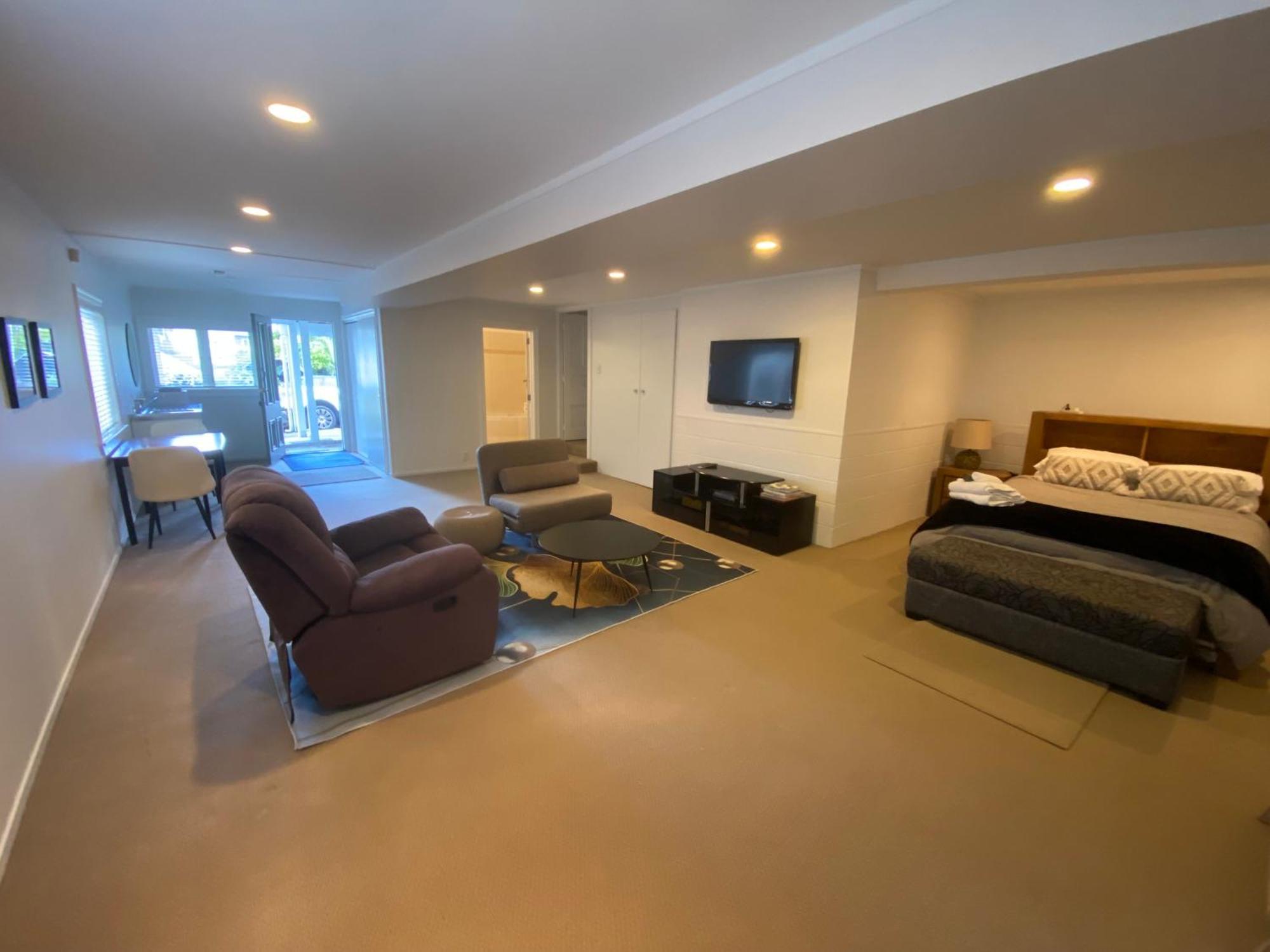 Grand Studio In Location * Auckland