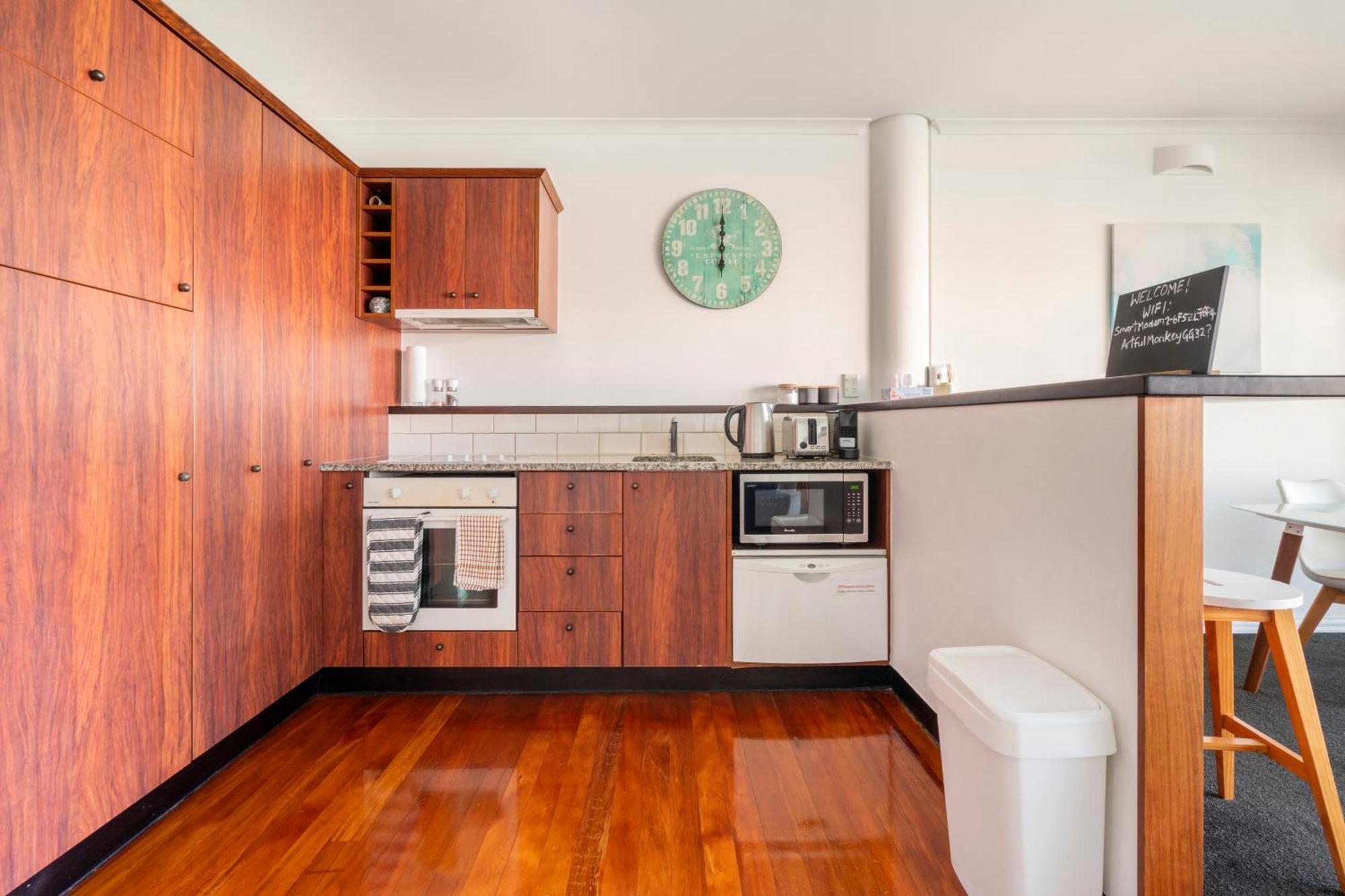 Your Luxury Waterfront Retreat Awaits * Auckland
