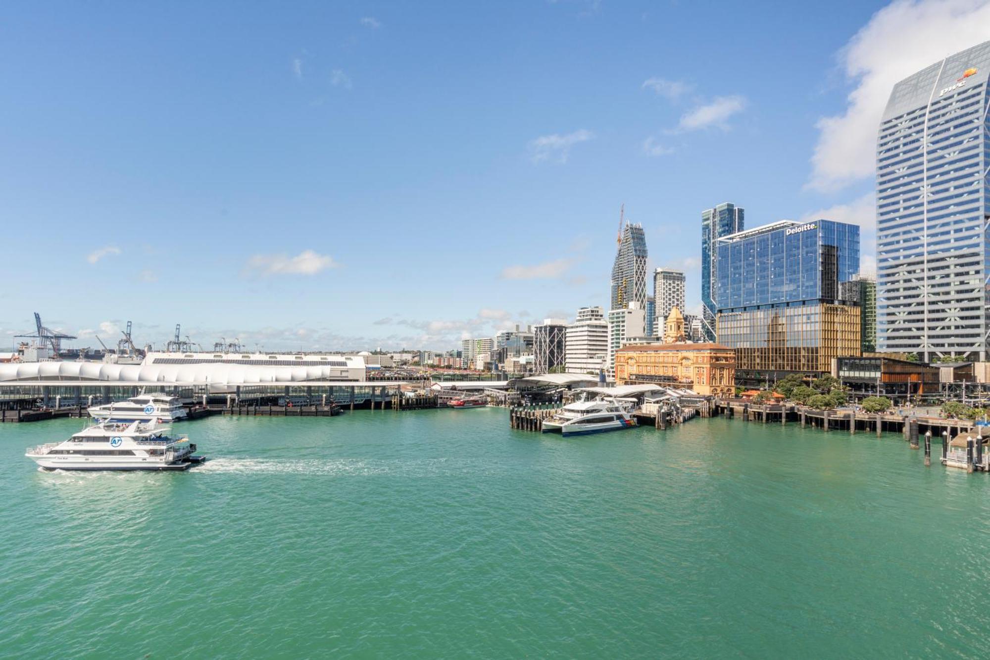 Your Luxury Waterfront Retreat Awaits Apartment *