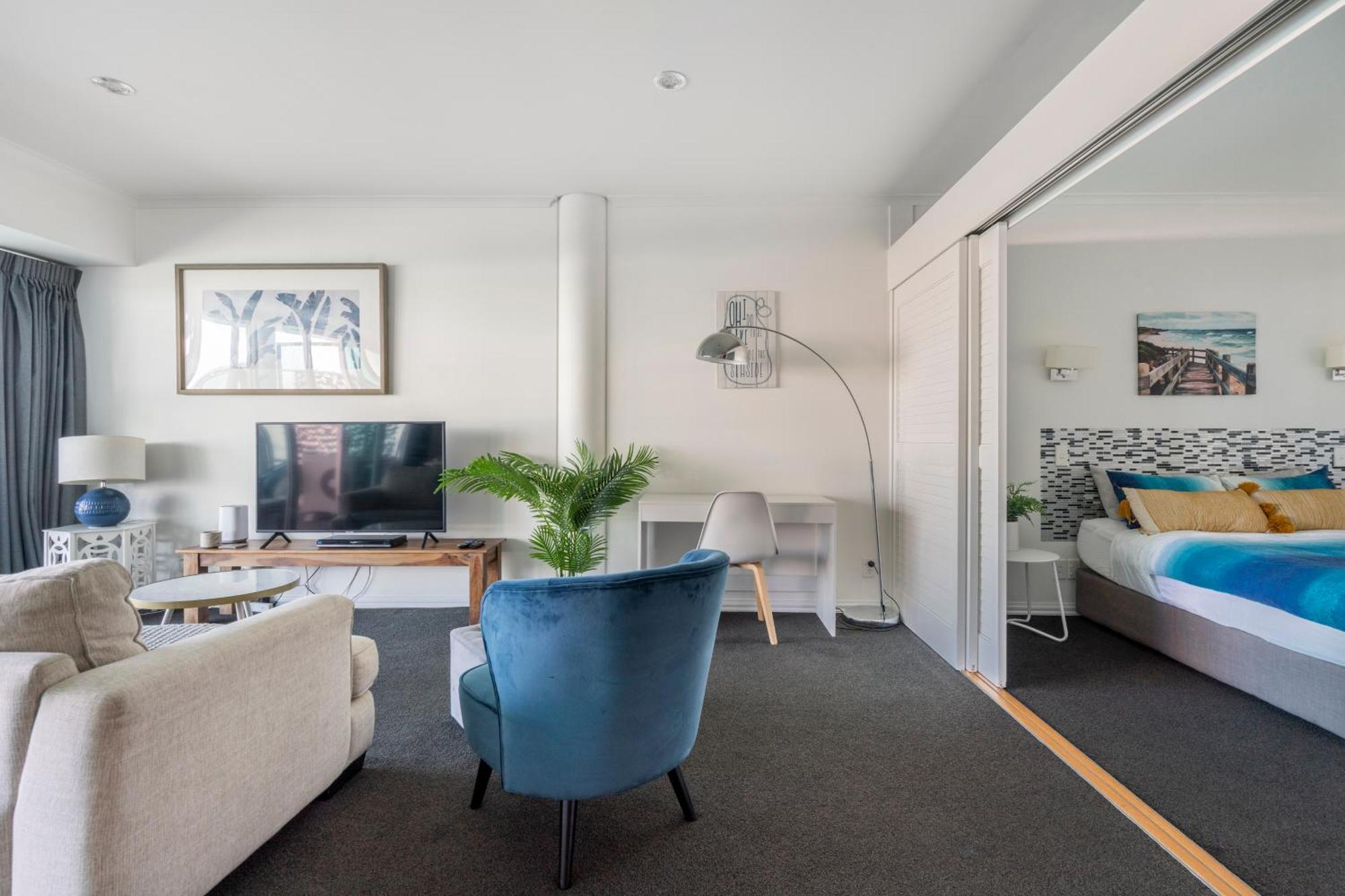 Your Luxury Waterfront Retreat Awaits Apartment