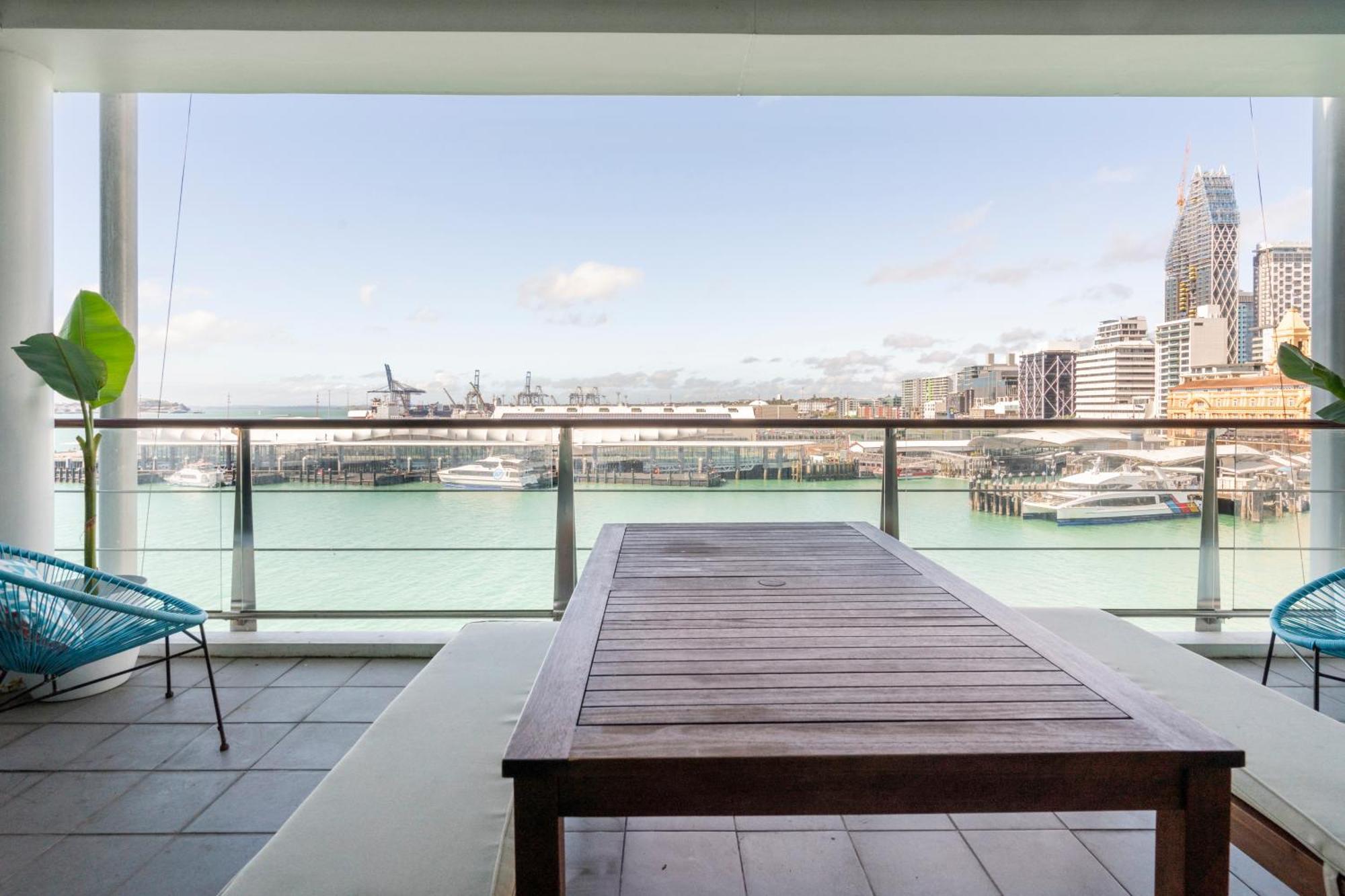 Your Luxury Waterfront Retreat Awaits Apartment *