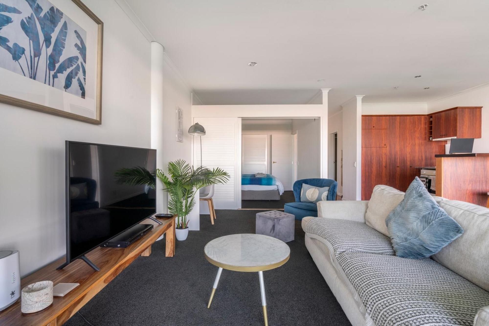 Your Luxury Waterfront Retreat Awaits *