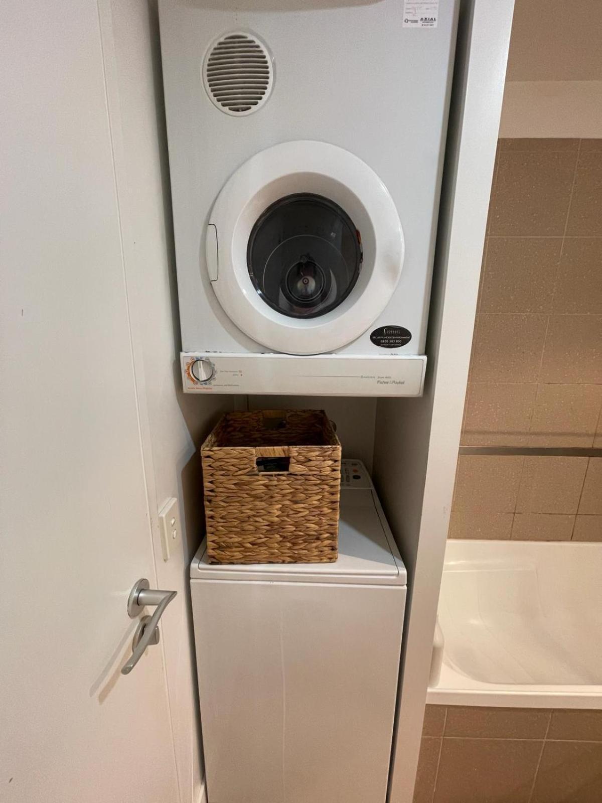 Cosy Centre W/ Balcony Apartment *