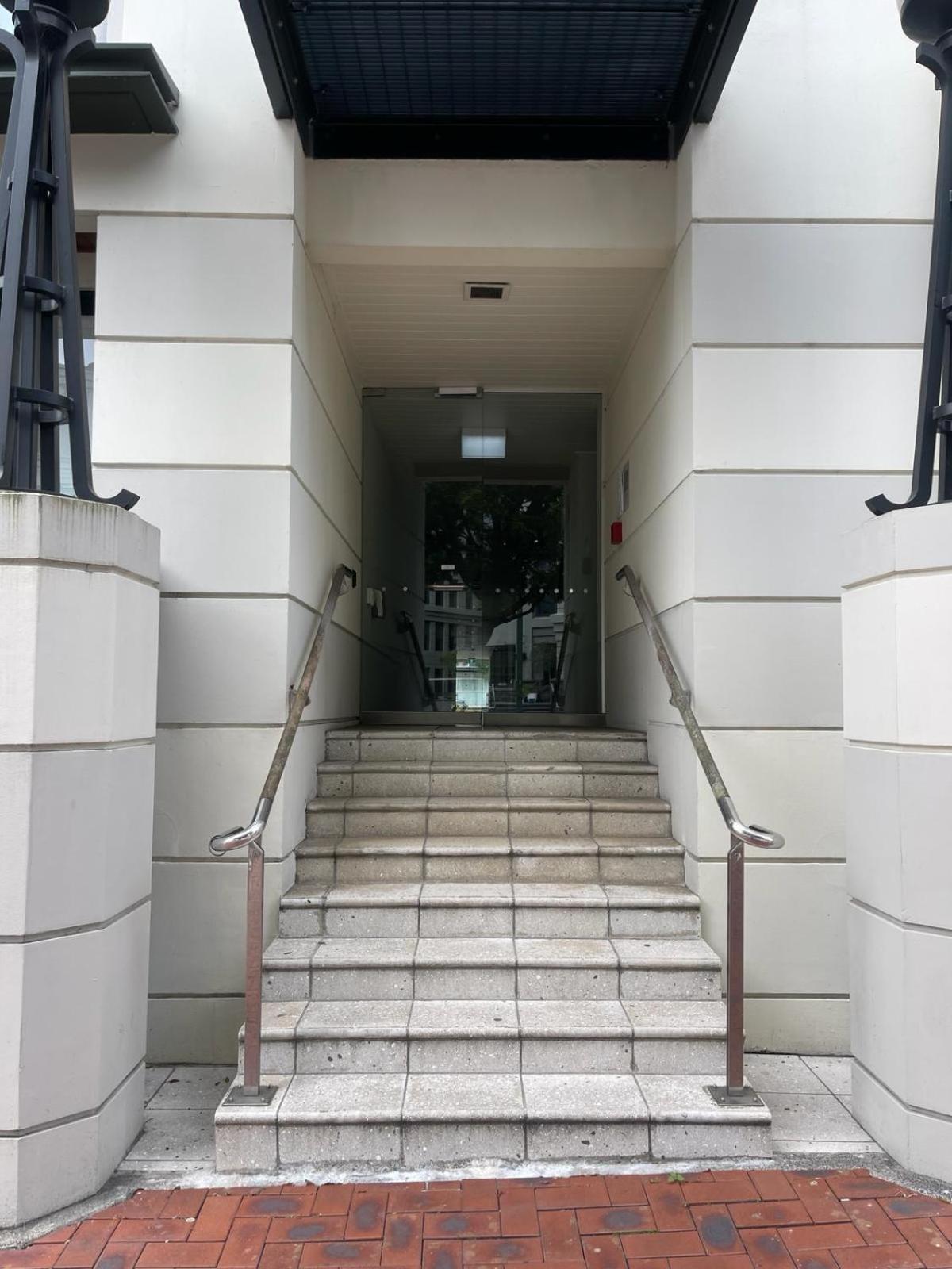 Cosy Centre W/ Balcony Apartment Auckland