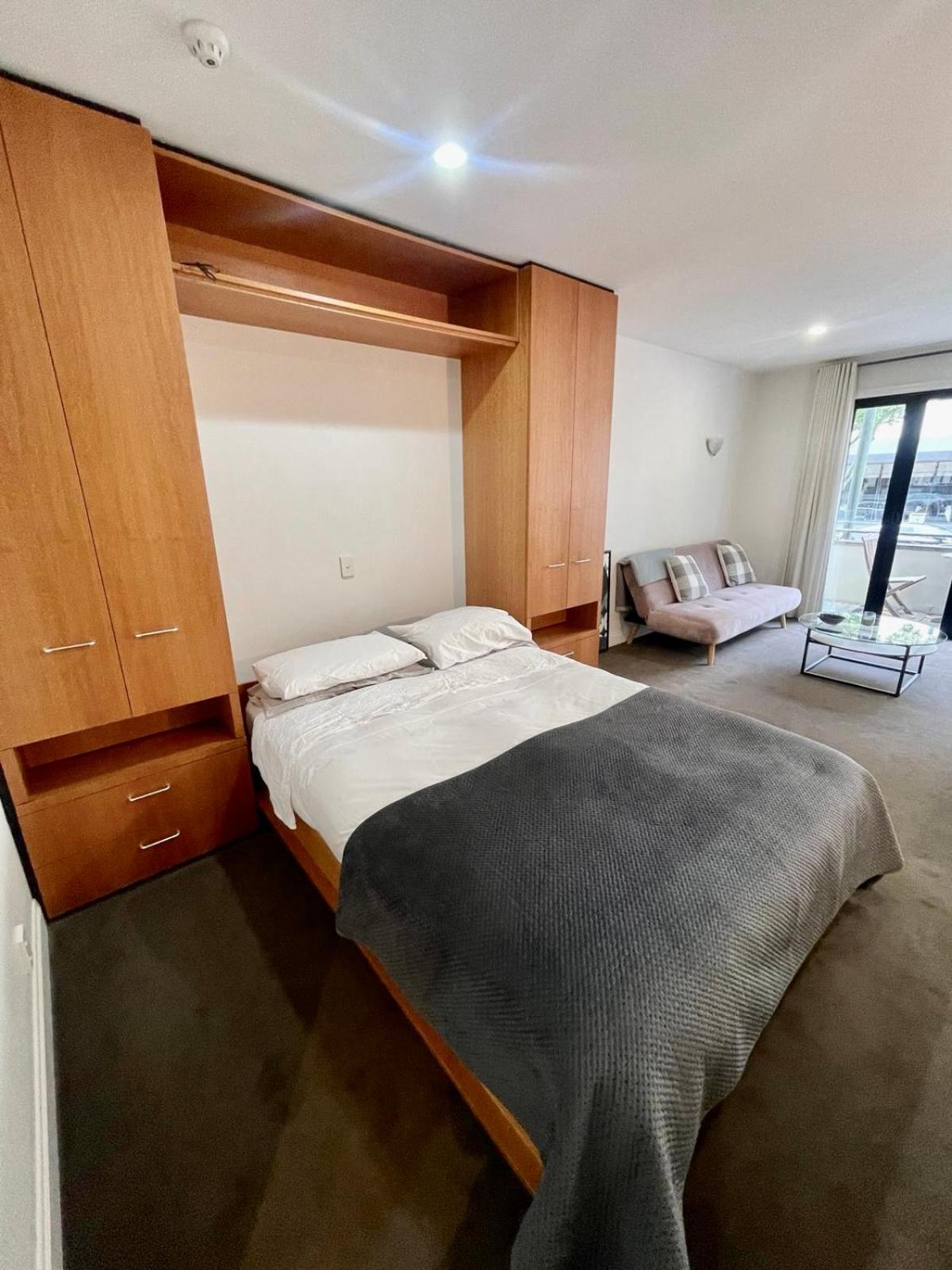 Cosy Centre W/ Balcony *