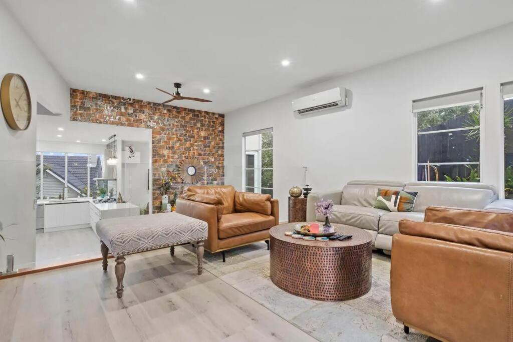 Entire In Villa *