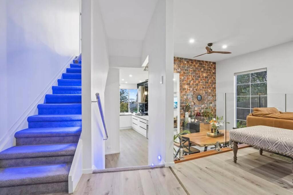 Entire In Villa Auckland