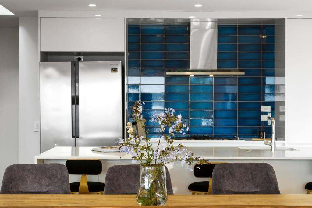 Welcome To Luxury Living In Cbd