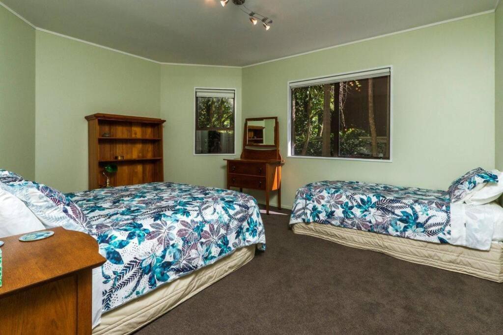 Beachside Bliss Castor Bay - By The * Auckland