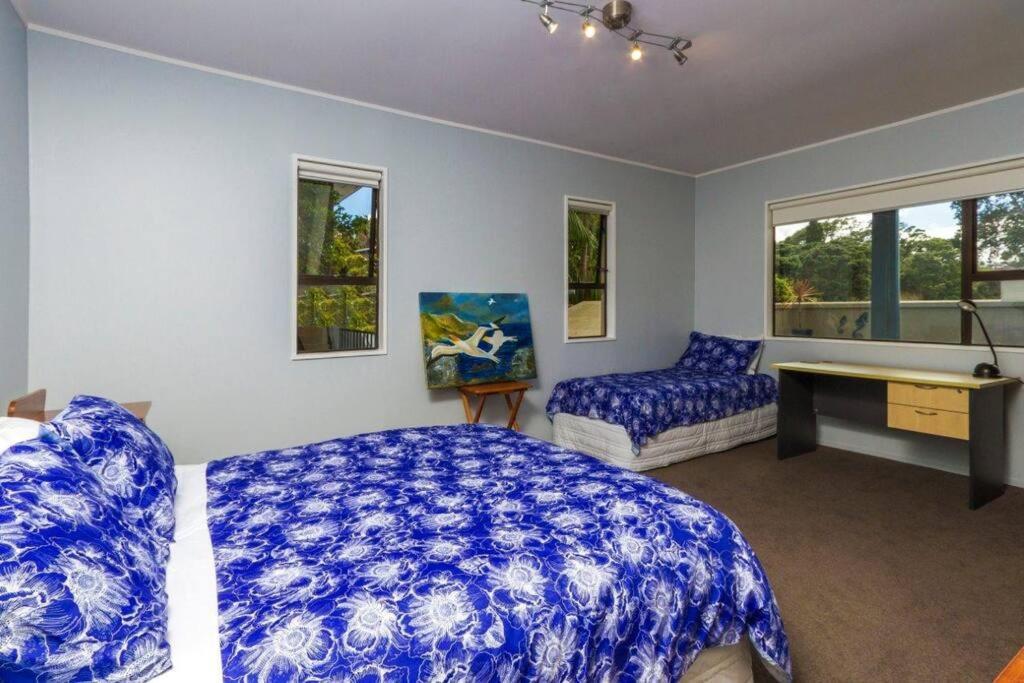 Beachside Bliss Castor Bay - By The Apartment
