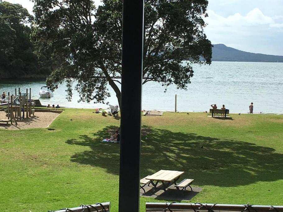 Beachside Bliss Castor Bay - By The Apartment