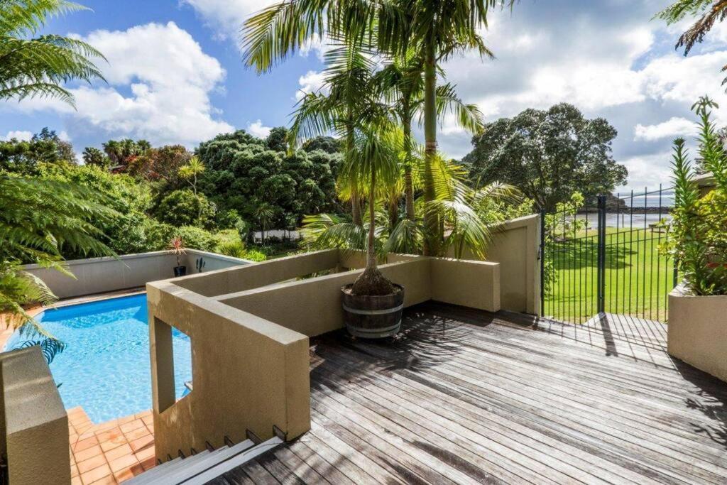 Beachside Bliss Castor Bay - By The * Auckland