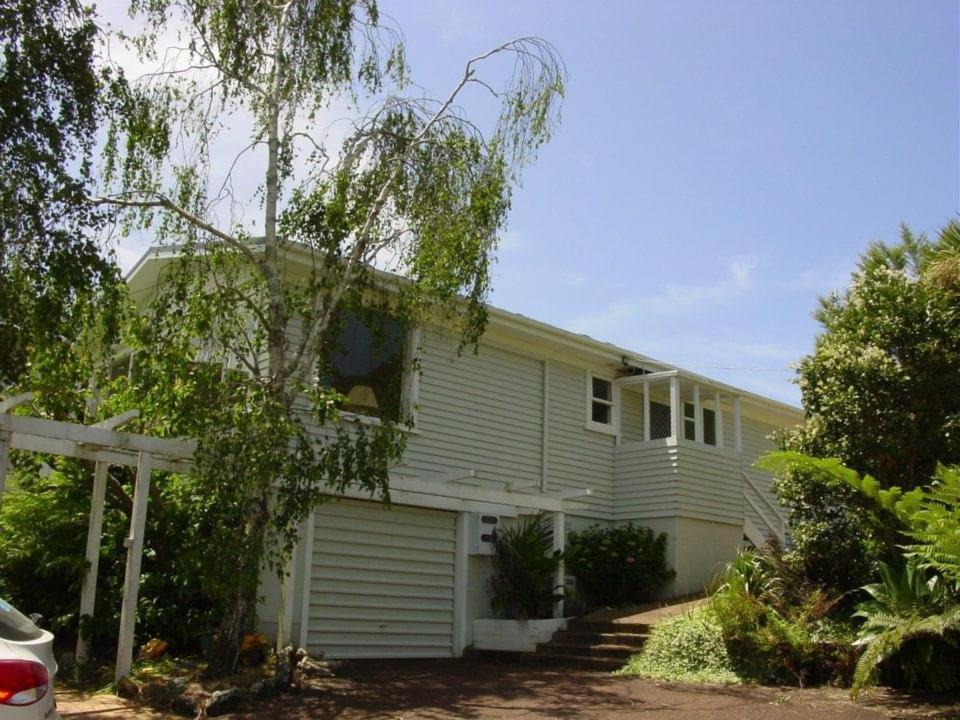 Titirangi Holiday home *
