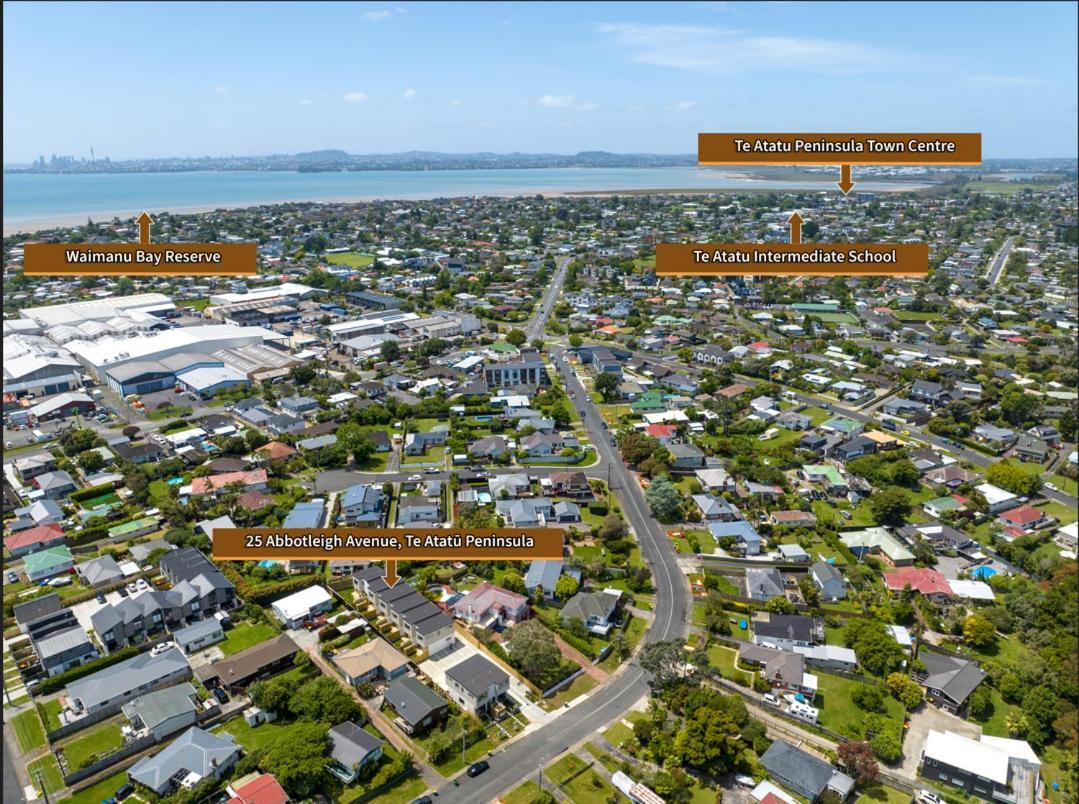 Te Atatu Cozy Brand New Townhouse 5 Villa