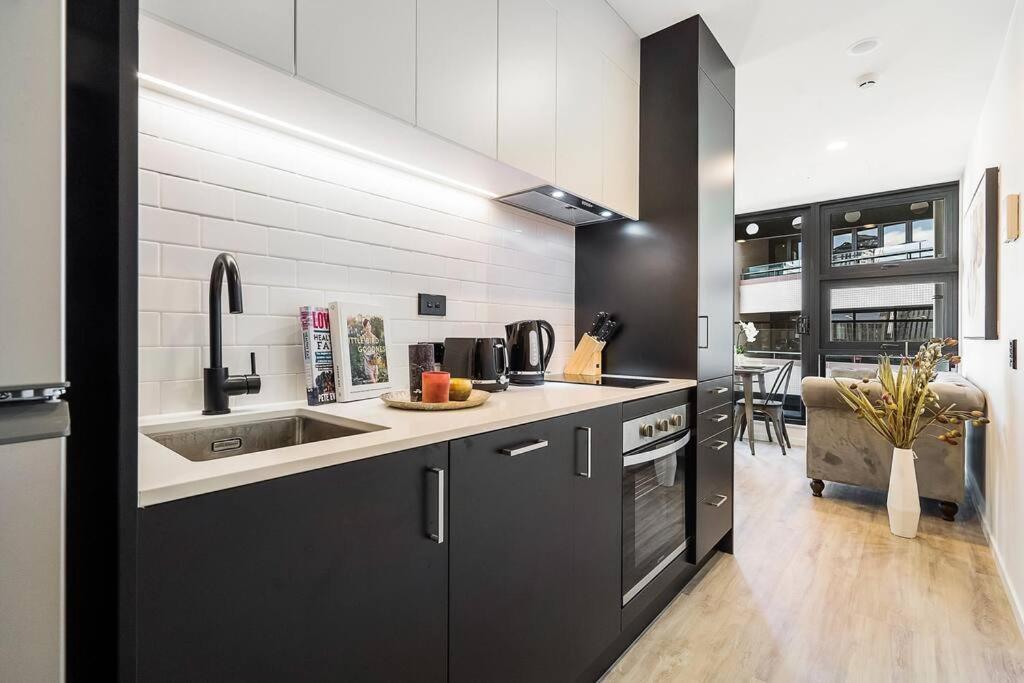 Modern One Bedroom *