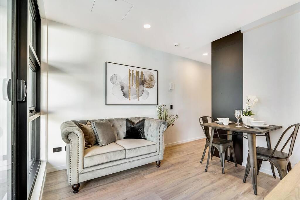 Apartment Modern One Bedroom *