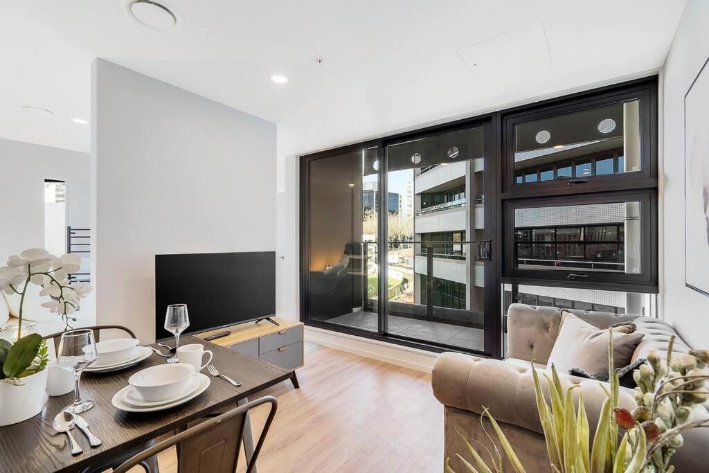Modern One Bedroom *