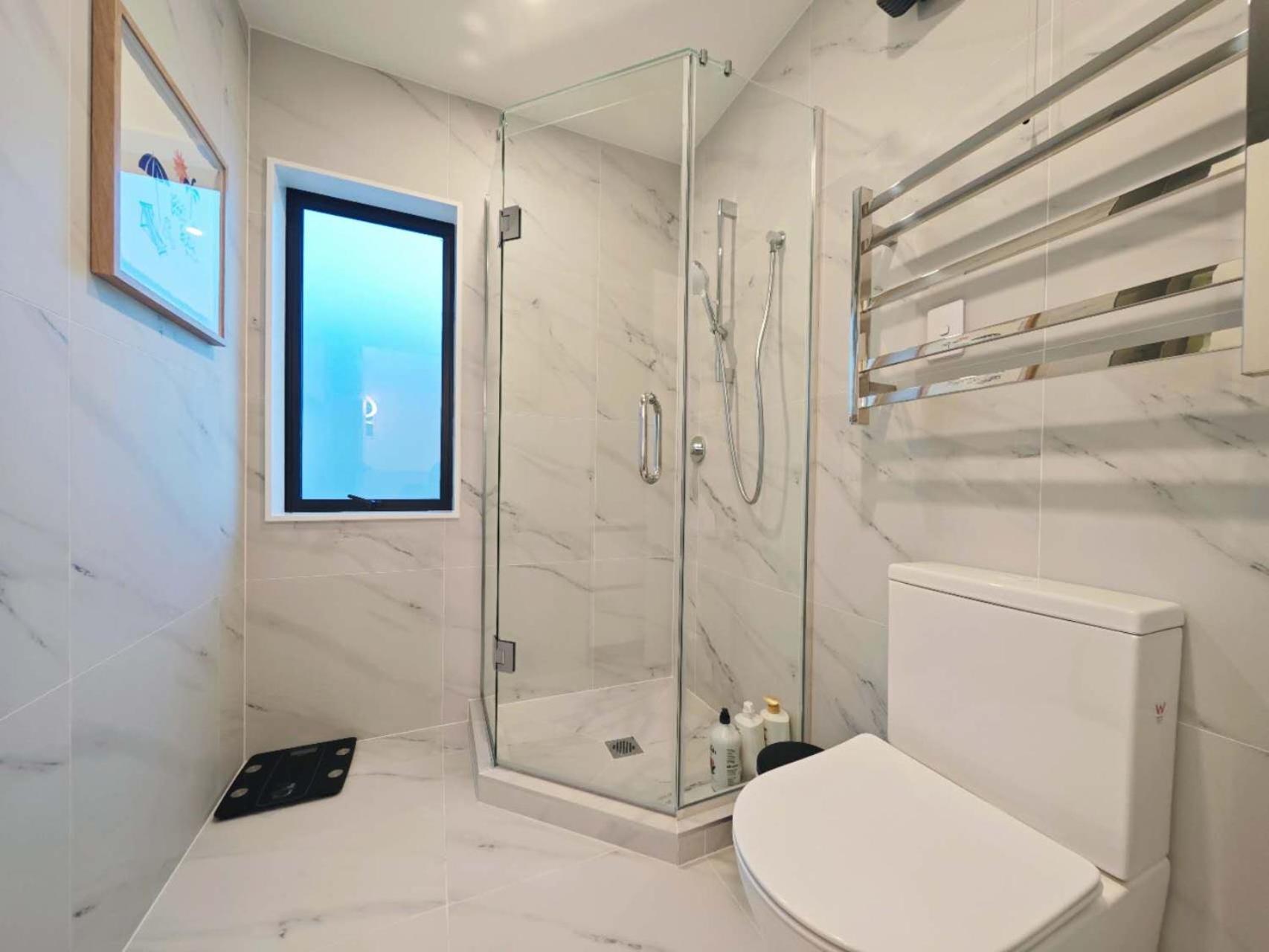 Modern & Cozy 3-bedroom + Great Location Holiday home *