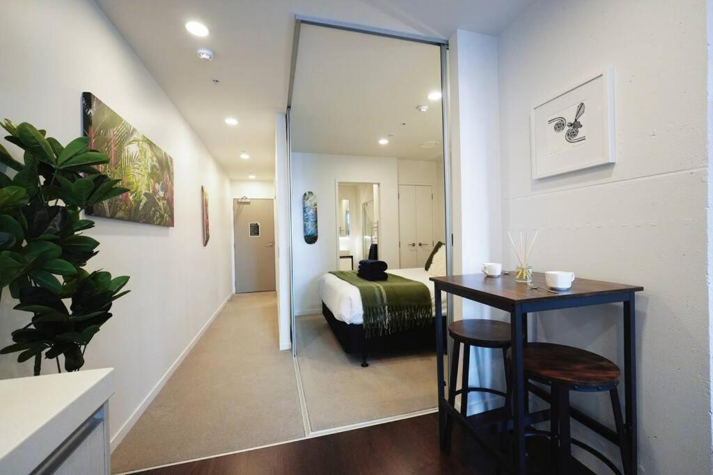 Apartment Commercial Bay 1-bedroom Studio