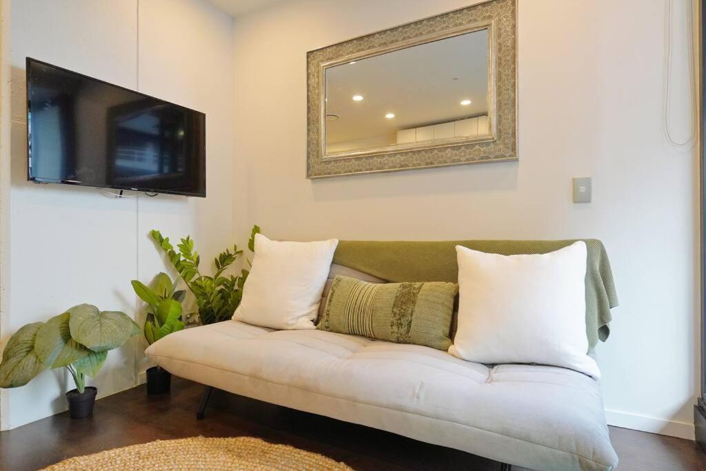 Commercial Bay 1-bedroom Studio Apartment *