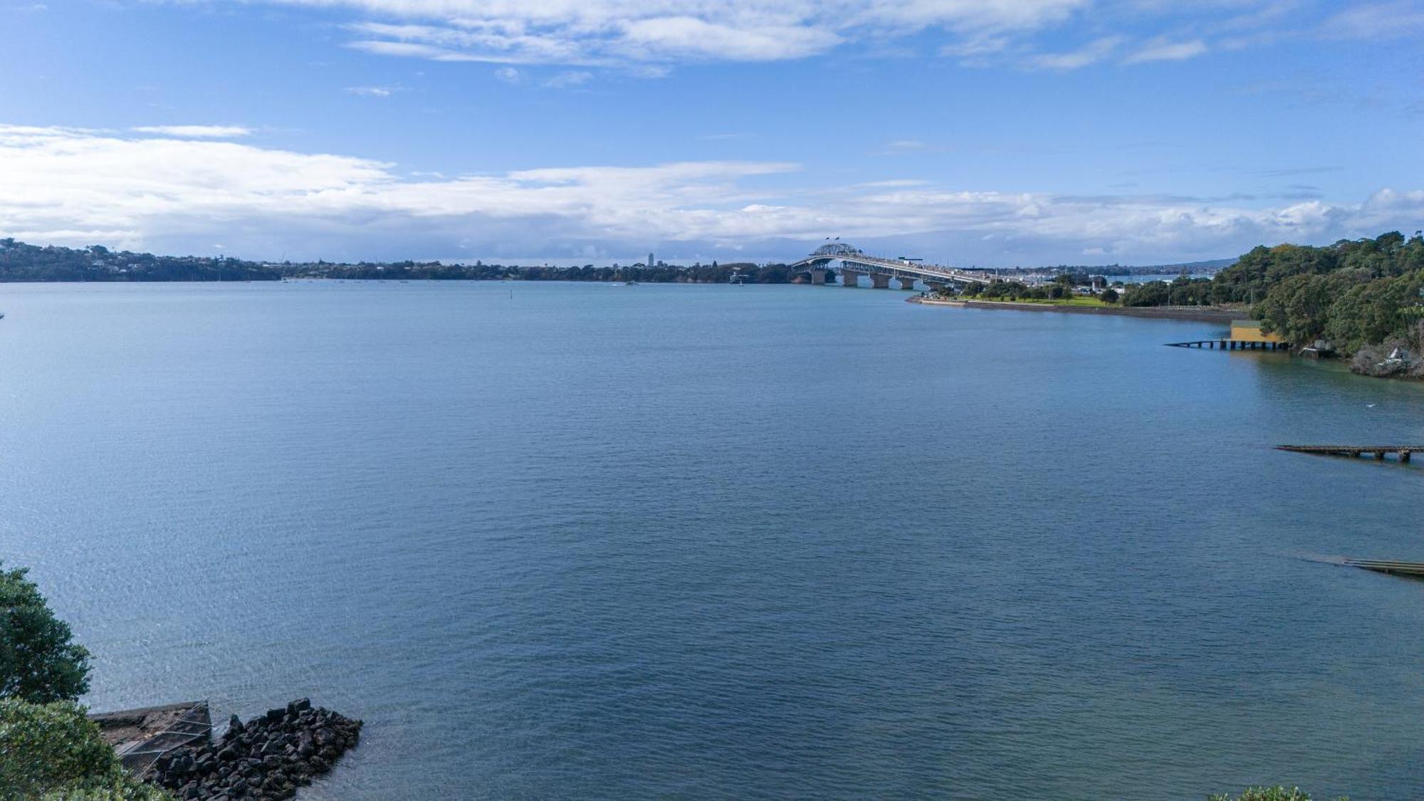 Sentinel Beach House - Holiday Retreat Auckland