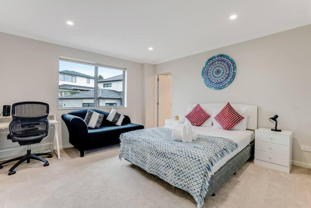 5 Bdr Flat Bush Mansion - Aircon, Fast Wifi, Pool Table, Netflix And More! Holiday home Auckland