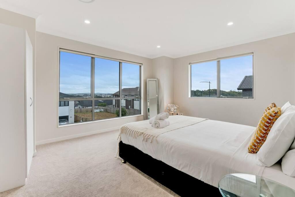 5 Bdr Flat Bush Mansion - Aircon, Fast Wifi, Pool Table, Netflix And More!