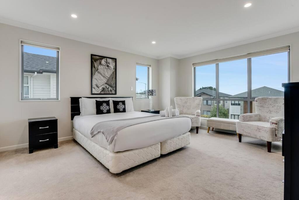5 Bdr Flat Bush Mansion - Aircon, Fast Wifi, Pool Table, Netflix And More!