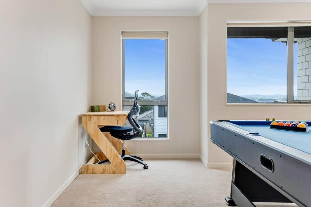 5 Bdr Flat Bush Mansion - Aircon, Fast Wifi, Pool Table, Netflix And More! Auckland
