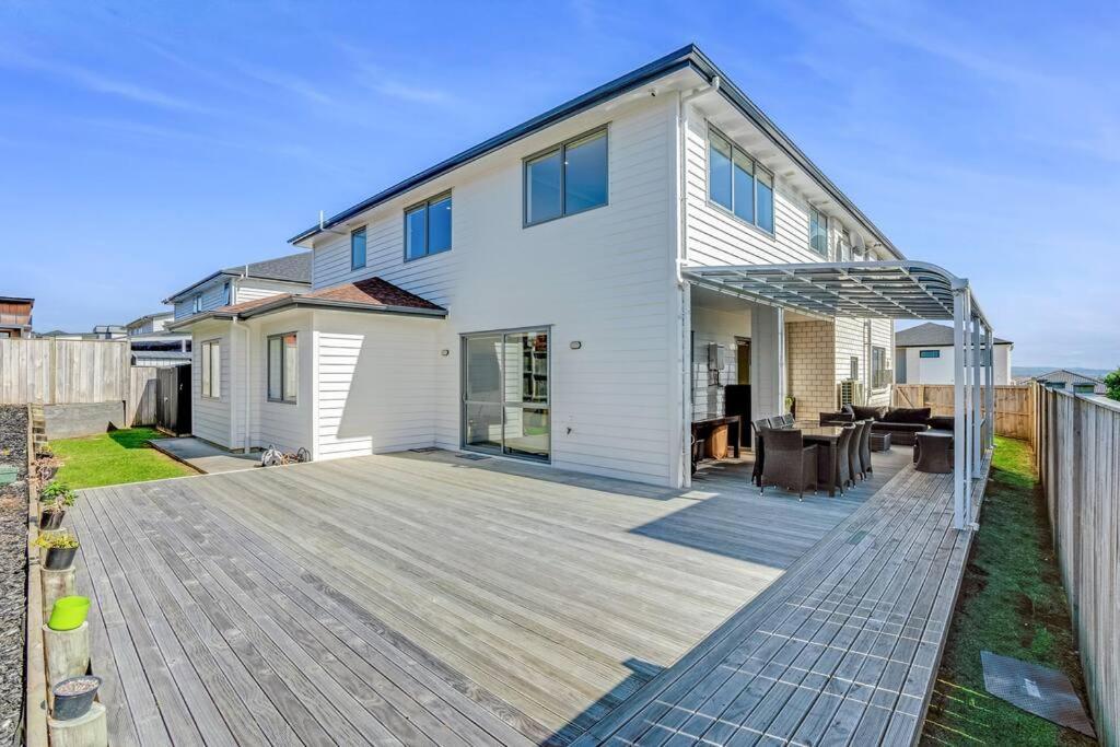 Holiday home 5 Bdr Flat Bush Mansion - Aircon, Fast Wifi, Pool Table, Netflix And More! *