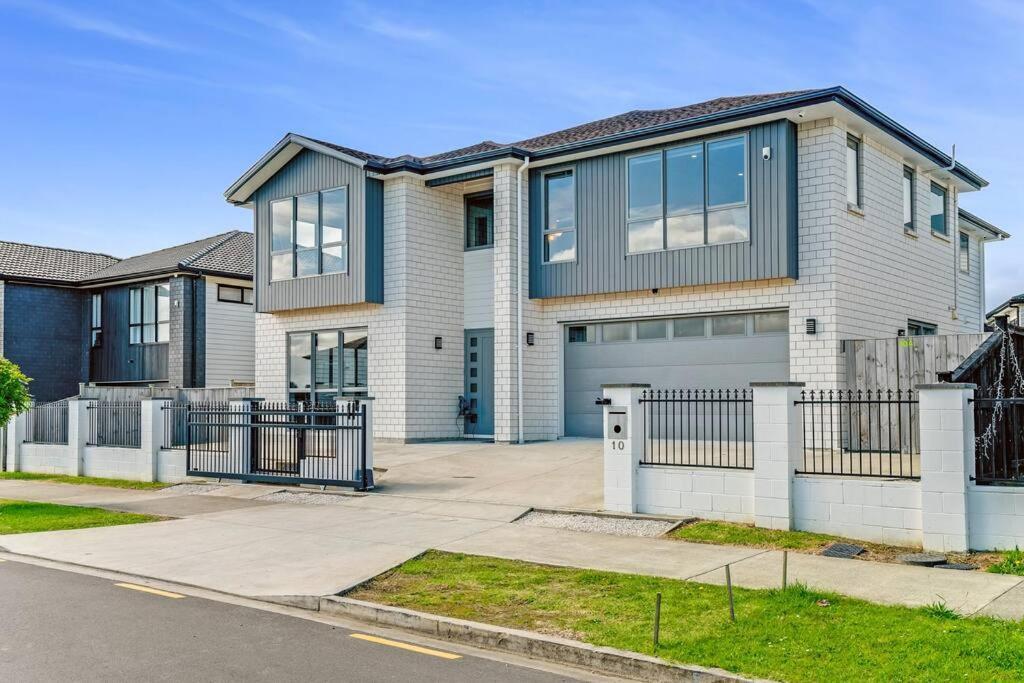 5 Bdr Flat Bush Mansion - Aircon, Fast Wifi, Pool Table, Netflix And More! Auckland