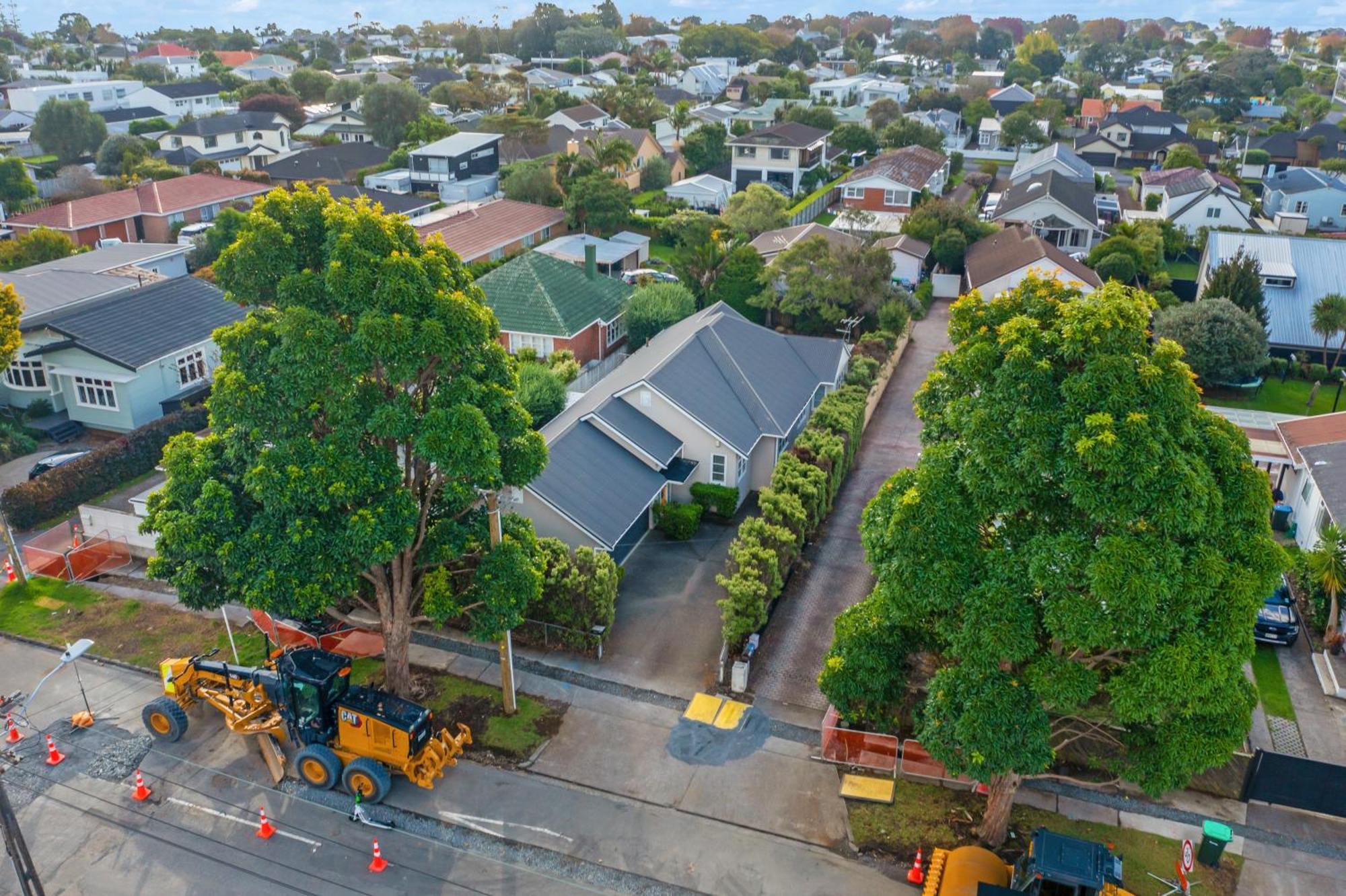 Prosper Point With Bbq, Patio And Parking * Auckland