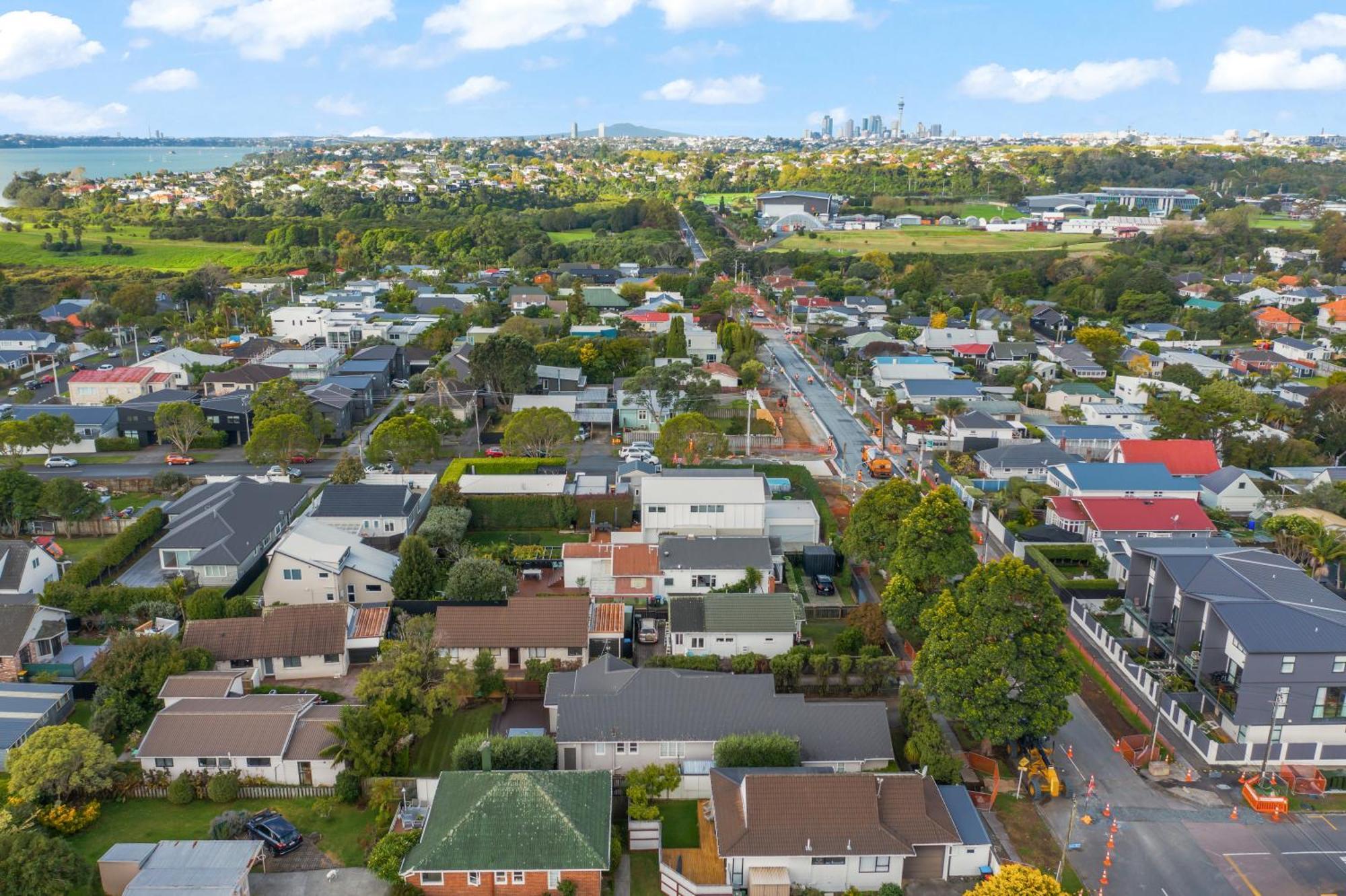 Prosper Point With Bbq, Patio And Parking Auckland