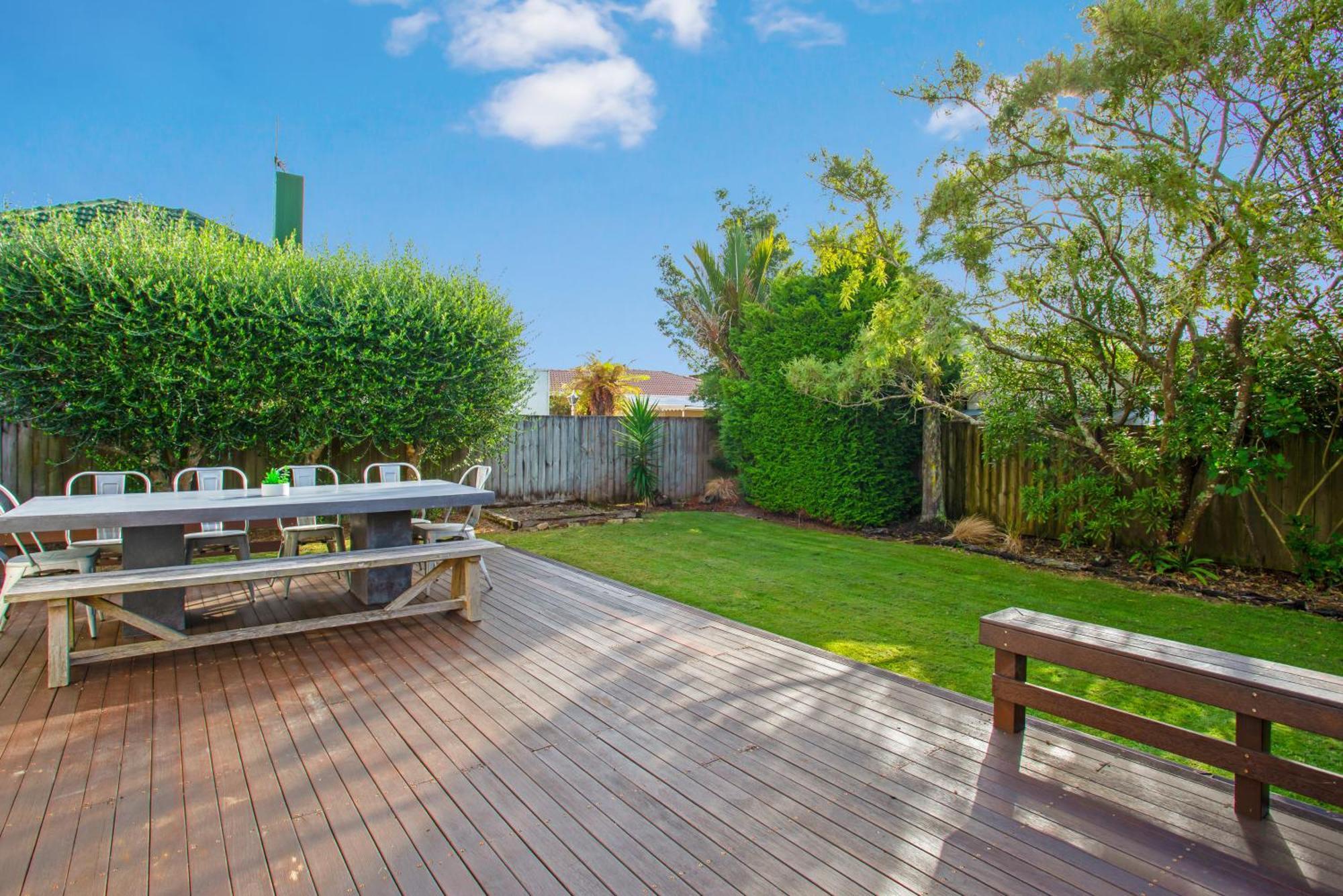Prosper Point With Bbq, Patio And Parking Auckland