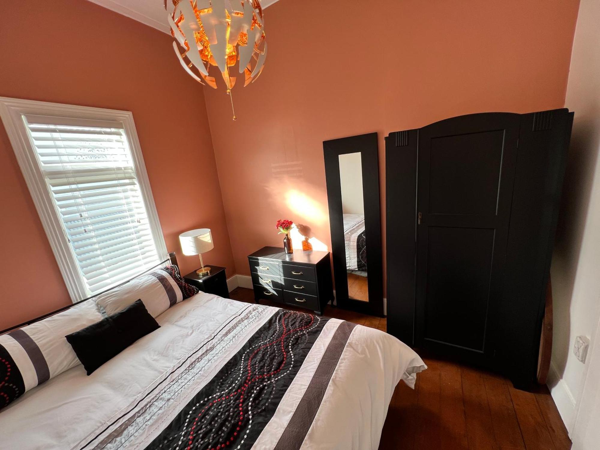 Ponsonby Paget House Homestay *